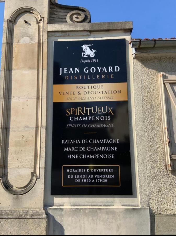 Ay Central Ay-Champagne Extérieur photo